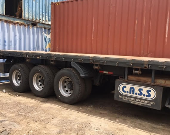 GANDOLA WITH A FLATBED IN VENEZUELA